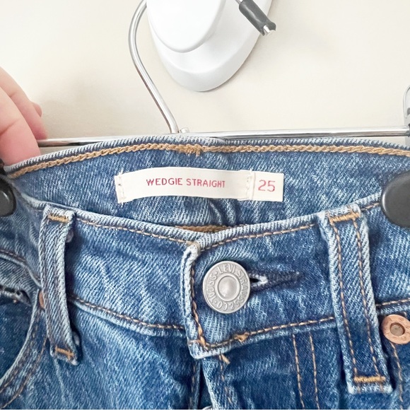 Levi's Premium Wedgie Straight Button Fly High Rise Crop Jeans Medium Wash 25 - Picture 5 of 12